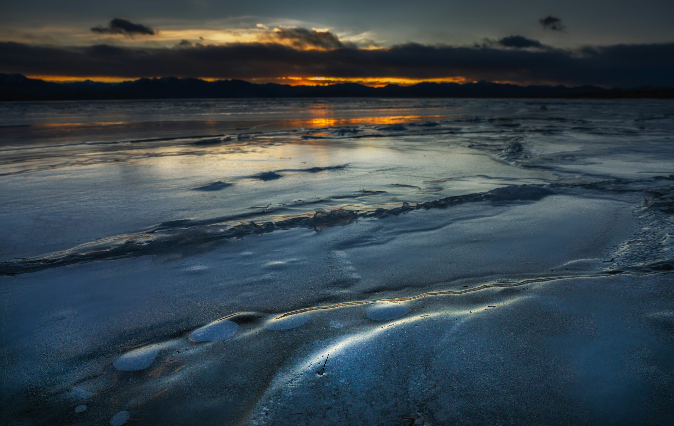 Jony y TZbmx75m3Ug unsplash